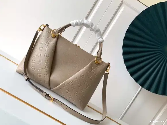 WIS LOUIS VUITTON MM TOTE V 0430